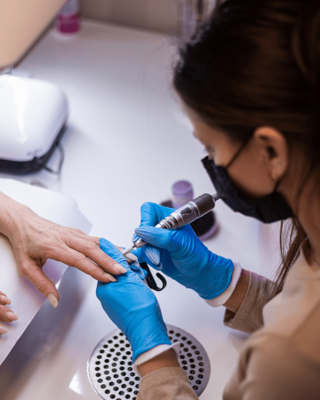 Le TPO, une substance utilisée dans les produits pour ongles artificiels devient interdite d’utilisation à partir du 1er septembre 2025 1 Green Business Tips for Coaches Carousel Instagram Post - - Le TPO, une substance utilisée dans les produits pour ongles artificiels devient interdite d’utilisation à partir du 1er septembre 2025 - PREVY Prévention & Santé au Travail